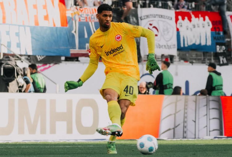 Manchester United Kembali Bujuk Kiper Brasil, Siap Rogoh Kocek Rp589 Miliar, Kaua Santos: Nyaman di Frankfurt 