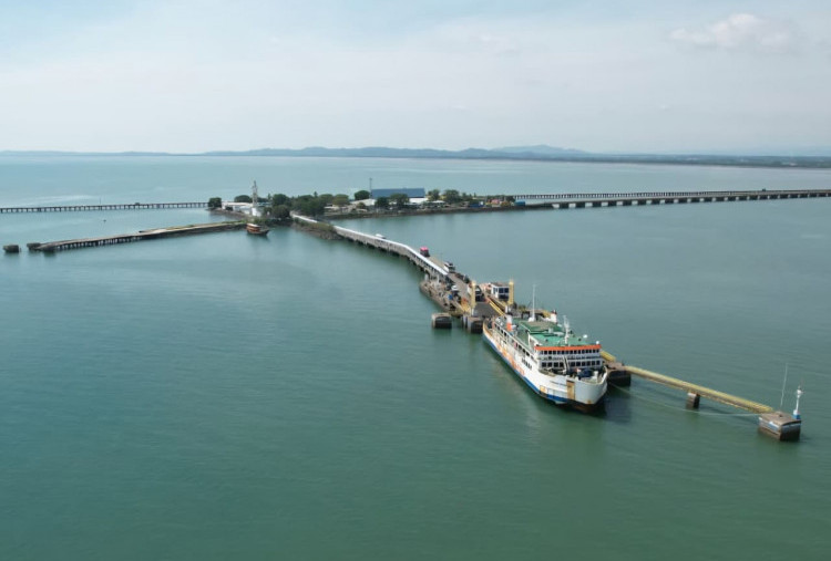 Dermaga Bajoe Diperbaiki, ASDP Alihkan Jalur Penyeberangan Bajoe-Kolaka ke Siwa-Kolaka