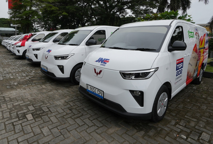 Wuling Gandeng JNE Tangerang, Perkuat Logistik Program ‘Green Expedition’