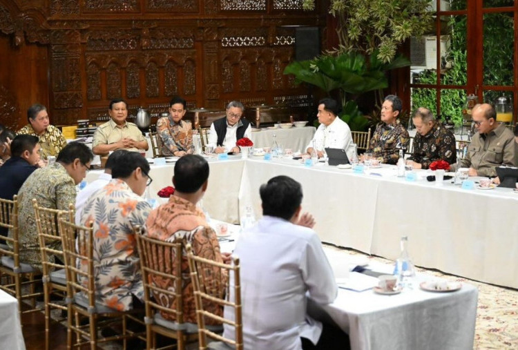 Pemerintah Siapkan Stimulus Ekonomi Baru, Prabowo Bahas Stabilitas Keuangan Bersama Kabinet