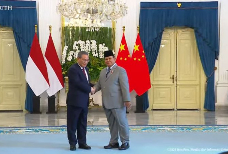 Prabowo Tegaskan Persahabatan Erat Indonesia-Tiongkok, Sambut PM Li Qiang di Istana Merdeka