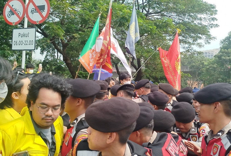 Hendak Demo di Bundaran HI, Rombongan BEM UI Ngaku Dihadang di Semanggi Oleh Polisi