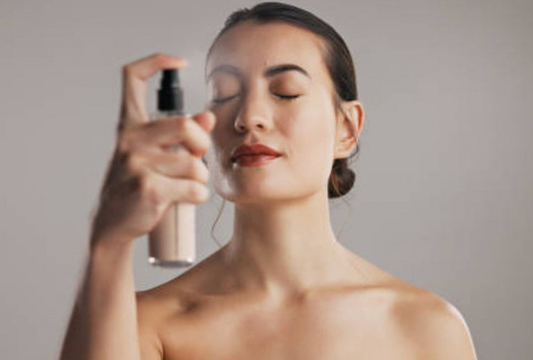 Setting Spray: Rahasia Makeup Tahan Lama Sepanjang Hari