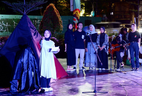 Teater Gapus Ramaikan Malam Sastra Festival Seni Balai Pemuda dengan Puisi F Aziz Manna dan Indra Tjahjadi