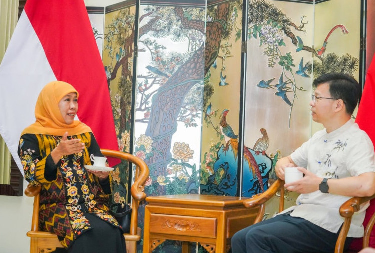 Bertemu Konjen RRT, Khofifah Bahas Kerja Sama SDM hingga Ekspor