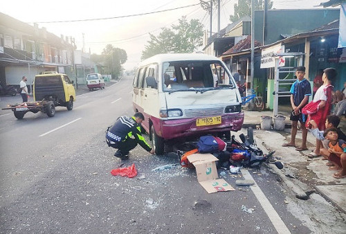 Senggol Becak Lalu Tabrak Mobil, Pemotor Tewas