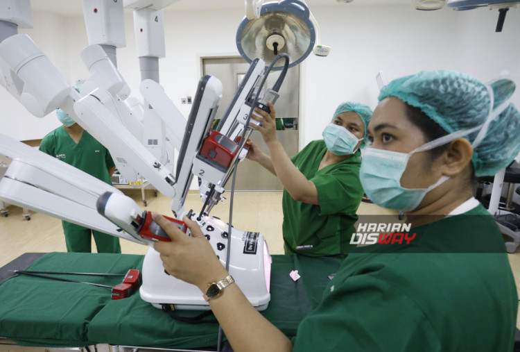Wamenkes Tinjau Bedah Robotik RS Bunda, Hampir 1.000 Tindakan Sejak 2012