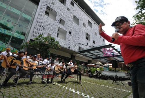 21 Gitaris Unjuk Gigih Peringati Hari Musik Nasional