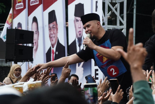 Kampanye di Surabaya, Ahmad Dhani Bahas Penyebab Indonesia Kurang Bisa Maju