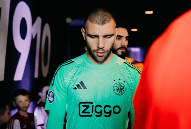 Van der Vaart Tak Suka Sikap Maarten Paes: Terlalu Mudah Menyalahkan Tim!