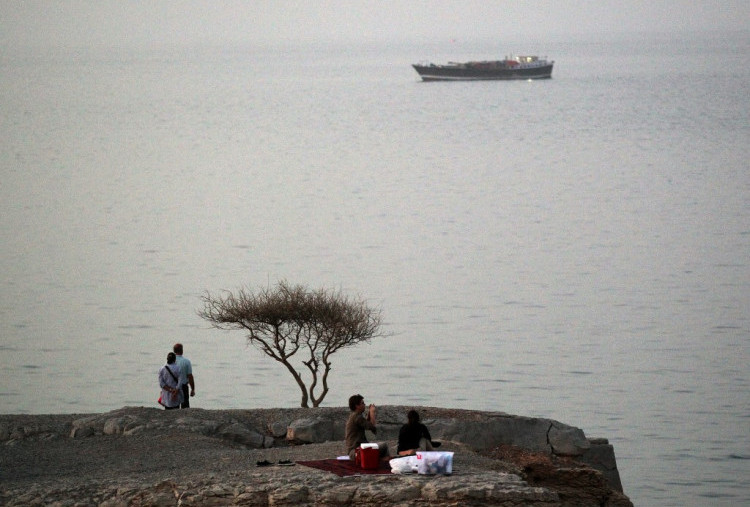 Iran Bisa Menutup Selat Hormuz, Tapi Caranya Tidak Mudah 
