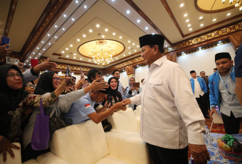 Pantun 'Gemoy' Ala Prabowo: Kalau Ada yang Fitnah, Doakan Saja
