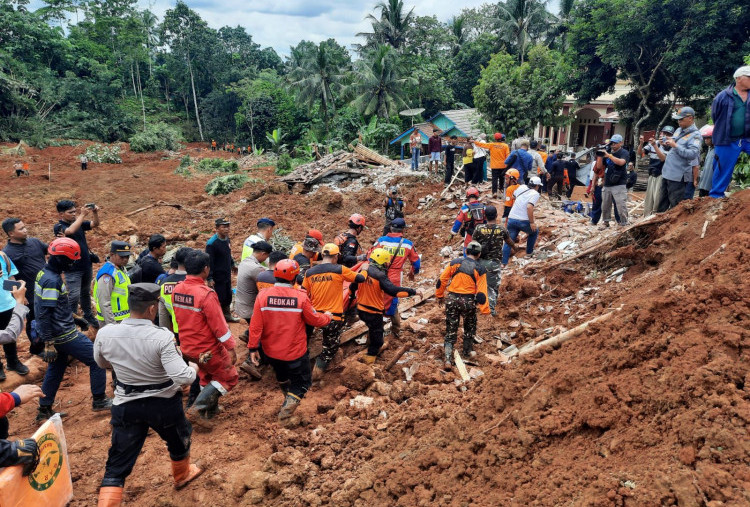 BNPB Gerak Cepat Tangani Longsor Cilacap, 20 Orang Warga Masih Hilang