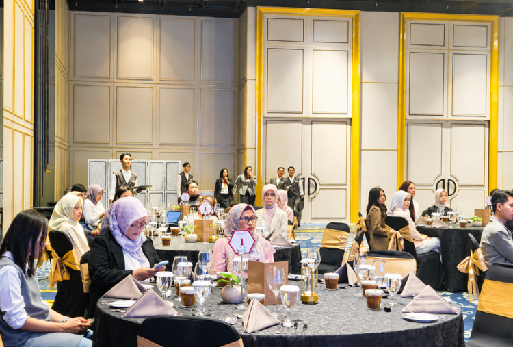 Mahasiswa PAP Unesa Belajar Etika Bisnis dan Table Manner di Hotel Movenpick