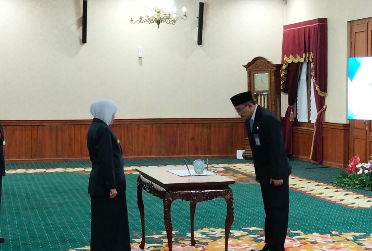 Khofifah Kukuhkan Shodiqin Jadi Kaper BKKBN Jatim, Fokus Atur Jarak Kelahiran dan Tekan Stunting