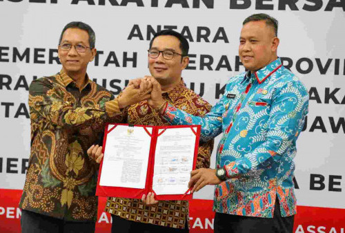 Heru Budi Bersama Ridwan Kamil dan Tri Adhianto Teken MoU Proyek MRT East-West