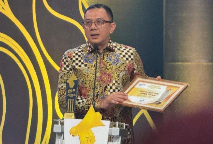 Deni Wicaksono Terima JTV Legislatif Awards 2025, Dedikasikan untuk Masyarakat Jatim