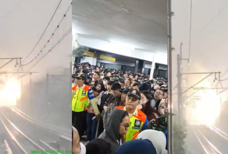 Detik-Detik Listrik Aliran Atas KRL Tersambar Petir, Bikin Jalur Rangkasbitung Lumpuh