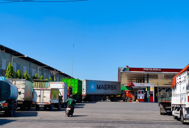 Antrean Solar di Jawa Timur Makin Parah, Sopir Truk Terpaksa Tunggu Berjam-jam