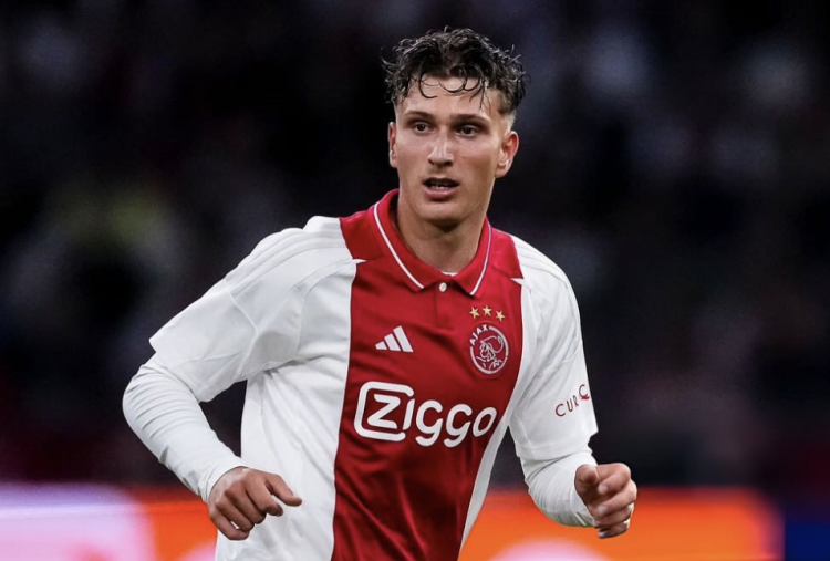 Manchester United Incar Mika Godts dari Ajax, Waspada Harga Mahal dan Trauma Transfer Antony