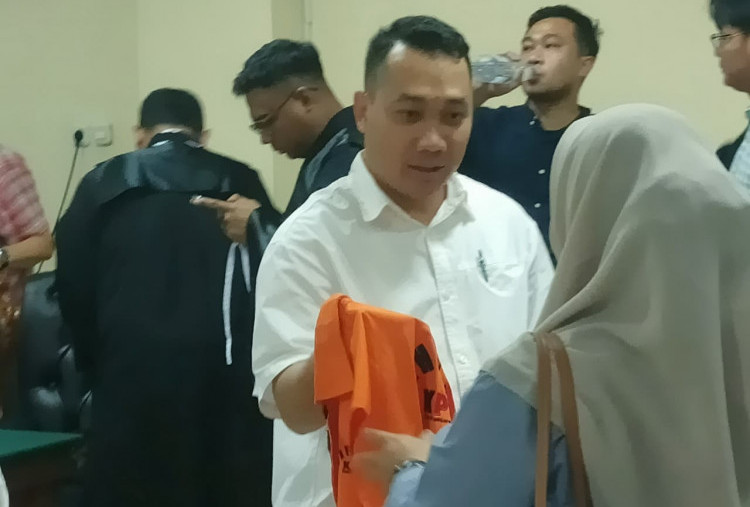 Saksi Bongkar Aliran Uang Rp 864 Juta untuk Mantan Bupati Tulungagung Gatut Sunu 