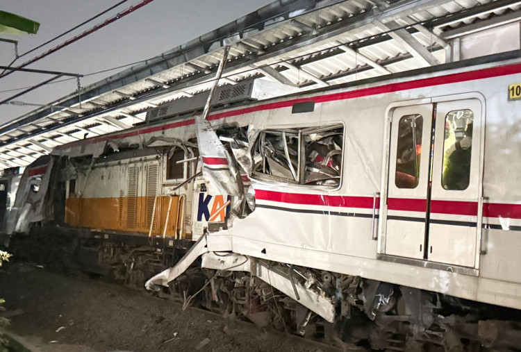 Penampakan Gerbong Wanita KRL Hancur Ditabrak Kereta Argo Bromo Anggrek di Stasiun Bekasi Timur