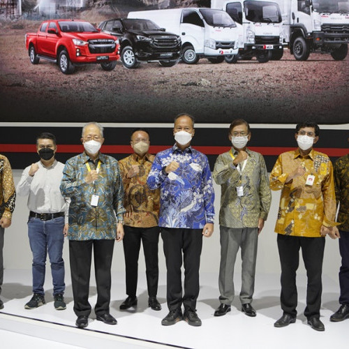 Isuzu Deklarasi Dukungan Program Euro4 Indonesia Bersama Perusahaan Pengguna Kendaraan Komersial di JAW 2022