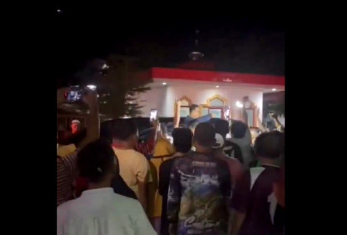 Rombongan Anies Dihadang Warga di Kuala Simpang