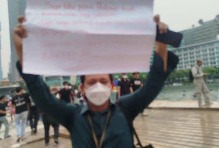 Sepulang Kerja Ikut Demo di Bundaran HI, Andre Keluhkan Gaji UMR Tak Cukup untuk Biaya Hidup