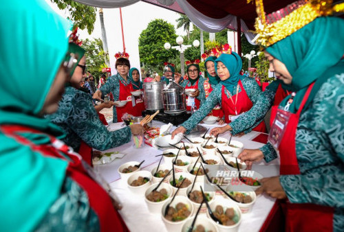 Semangat Idul Adha Berlanjut! 1.500 Porsi Bakso Sapi Kuah Hangatkan Kebersamaan di Surabaya
