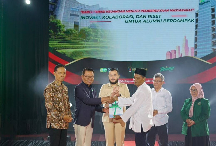 Pegadaian dan Unand Serahkan Hasil Riset Mitigasi Gempa Megathrust dan Tsunami untuk Kota Padang