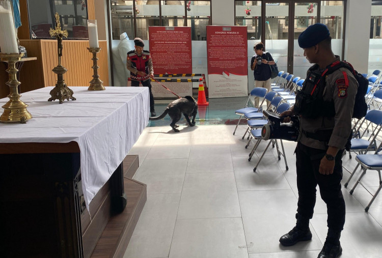 Sterilisasi Gereja Katedral, Brimob Polda Metro Jaya Pastikan Keamanan Ibadah Misa Natal