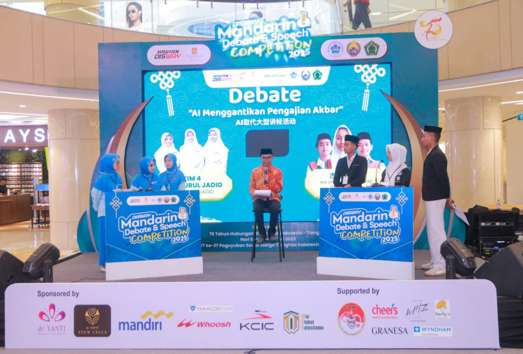 Para Santri Beradu Argumen tentang Dakwah di Era Artificial Intelligence dalam Disway Mandarin Debate Competition