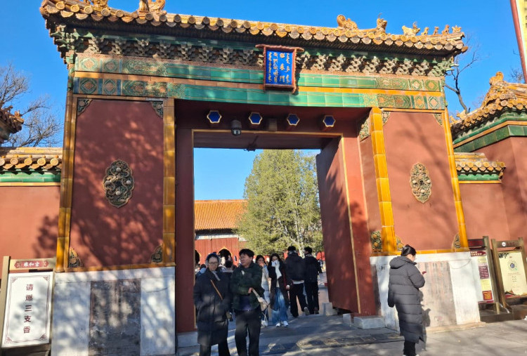 Harian Disway di China International Press Communication Center (CIPCC) (97): Hangat Dupa Kuil Lama