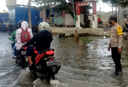 Bentuk Respon Cepat Polsek Kalideres Hadapi Dampak Banjir