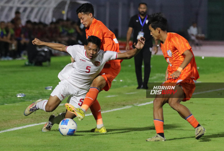 aat babak kedua dimulai, Muhammad Ragil segera menggandakan keunggulan pada menit 46 dengan gol yang ia cetak setelah mengecoh kiper lawan, membuat skor menjadi 2-0. Ia kembali mencetak gol pada menit 60, dengan  memanfaatkan rebound dari tendangan Toni Firmansya.  Perolehan 3:0 belum memuaskan Timnas. Jehan Pahlevi mencoba menambah pundi gol dengan tembakan keras jarak jauh, sayangnya bola hanya melebar tipis.
Akhirnya  Iqbal Gwijangge   menutup pesta gol dengan mencetak gol dari sepak pojok, mengubah skor menjadi 4-0.

Foto : Boy Slamet-Harian Disway