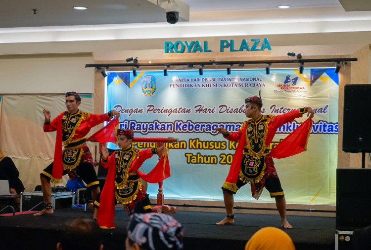 SLB Seluruh Surabaya Meriahkan Hari Disabilitas Internasional, Hadirkan Pentas Seni dan Pameran Kriya