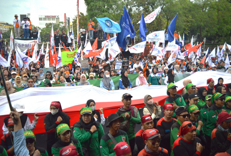 Khofifah Jawab Aspirasi Buruh di May Day 2026, Dari Isu Pesangon Hingga Transportasi ke Wilayah Industri