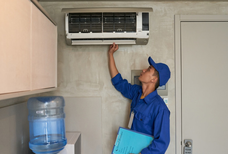 AC Kamar Mendadak Tidak Dingin? Begini Cara Membersihkan AC Sendiri di Rumah Tanpa Panggil Teknisi