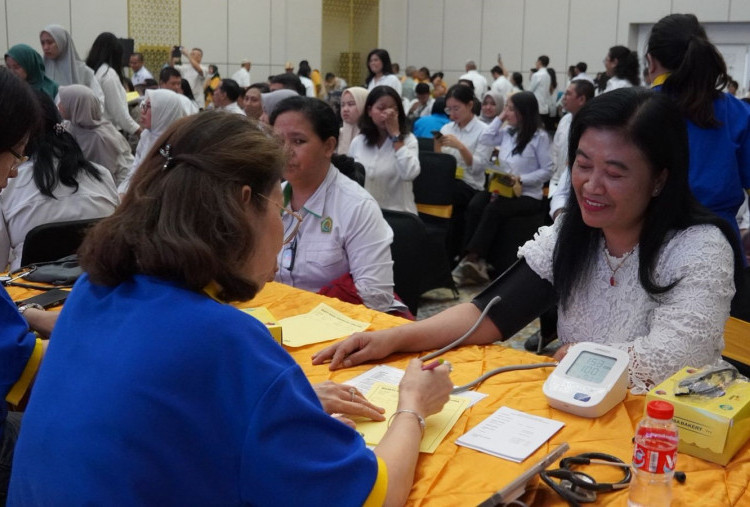 Sambut Hari Raya Waisak 2570 B.E., Bimas Buddha Hadirkan Donor Darah dan Pengobatan Gratis bagi Umat