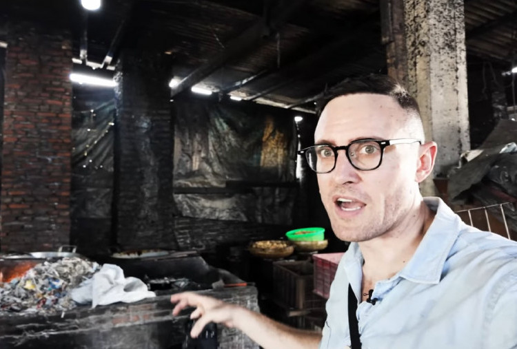 YouTuber Andrew Fraser Bongkar Pabrik Tahu Pakai Bahan Bakar Plastik di Surabaya, Kemenkes Angkat Bicara