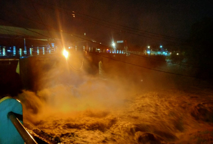 Katulampa Bogor Siaga 3 Tembus 150 Centimeter, Tinggi Muka Air Naik Malam Ini