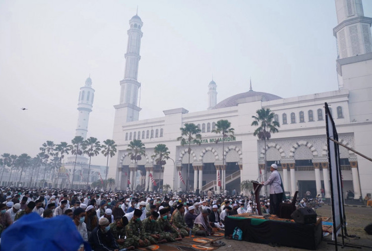 Kemarau Melanda, Ribuan Umat Islam di Pontianak Gelar Salat Minta Hujan