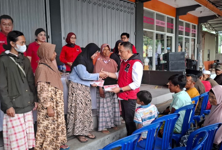 Ke Lumajang, DPD PDIP Jatim Silaturahmi dan Bantu Warga Terdampak Erupsi Gunung Semeru 