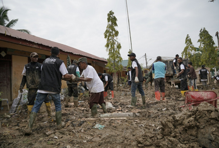 Dukung Pemulihan Pascabencana, Relawan BRI Peduli Gelar Bersih-Bersih Sekolah di Aceh Tamiang