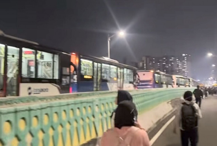 Sempat Macet Panjang, Transjakarta Pastikan Operasional Jalur Langit Kembali Normal