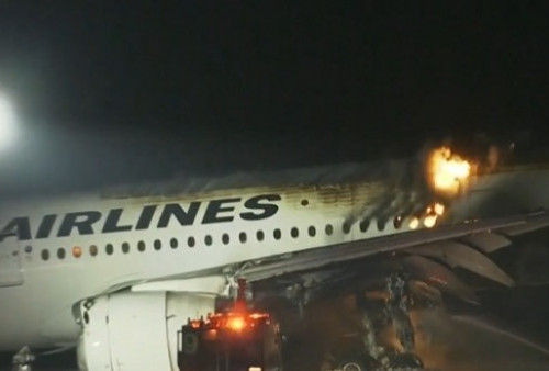 Pesawat Japan Airlines Berpenumpang 379 Orang Terbakar Hebat di Landasan Pacu Bandara Haneda Tokyo