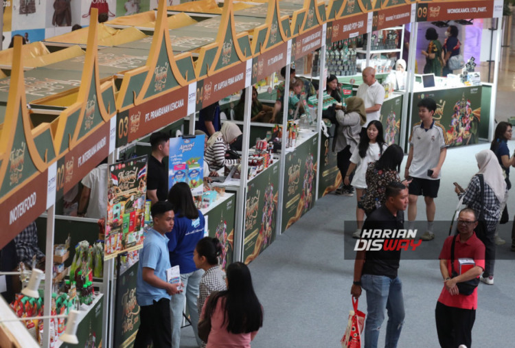 Selain pameran bisnis, pengunjung dapat menikmati pertunjukan tari tradisional, demonstrasi Muay Thai, workshop boneka tradisional, hingga demo memasak dari restoran bersertifikat Thai SELECT seperti Chao Phraya, Baan Ying Thai, dan Bangkok Crab. Rangkaian kegiatan tersebut diharapkan semakin mempererat hubungan masyarakat sekaligus memperkuat kerja sama ekonomi Thailand dan Indonesia. Foto: Boy Slamet/Harian Disway