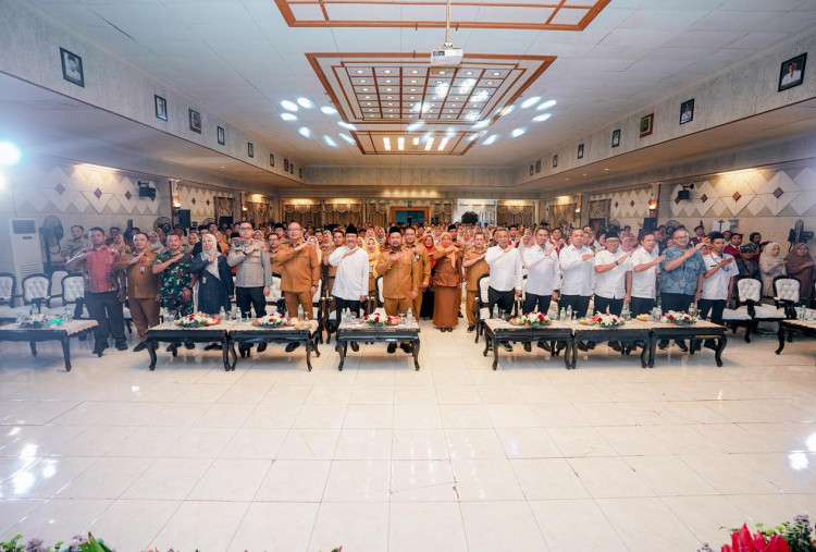 Gus Ipul Disambut Meriah di Gresik, Siswa Sekolah Rakyat Tampilkan Pidato Empat Bahasa