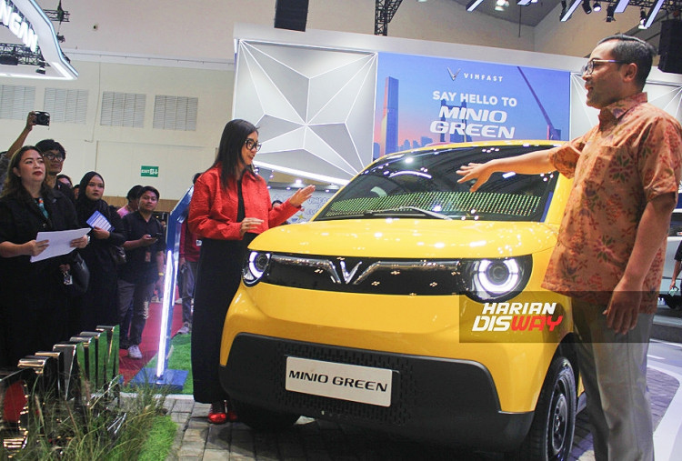 VinFast menegaskan komitmennya memperkuat ekosistem kendaraan listrik di Indonesia melalui perluasan jaringan layanan, infrastruktur pengisian, dan rencana produksi lokal. Minio Green hadir sebagai simbol visi perusahaan menuju mobilitas yang lebih bersih dan berkelanjutan.